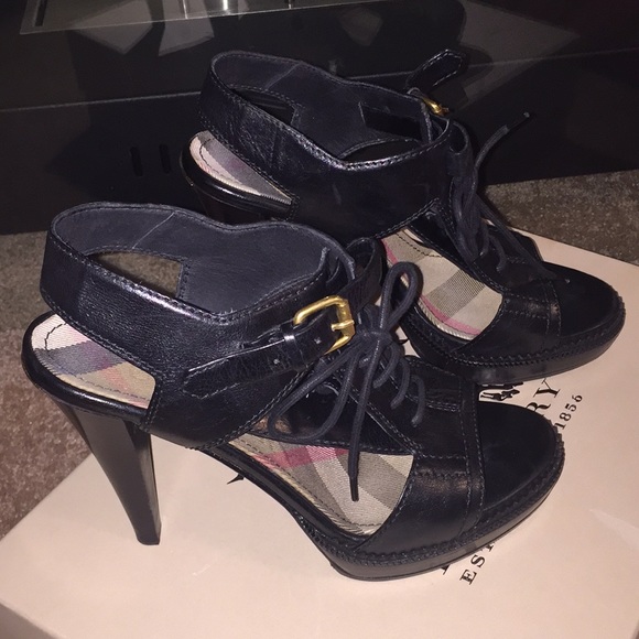 Burberry heels - Picture 2 of 7